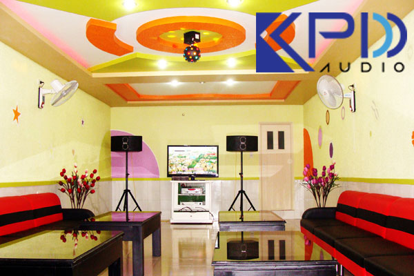 khac phuc loa karaoke bi soi