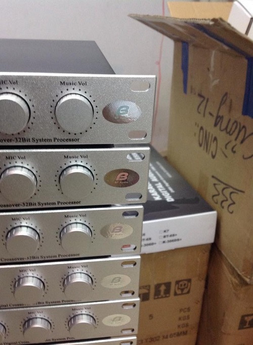 Nút xoay dễ dàng điều khiển của bàn mixer bfaudio 306d